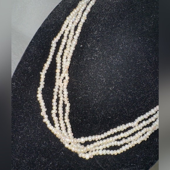 Small pearls with white and silver color… - Picture 2 of 4